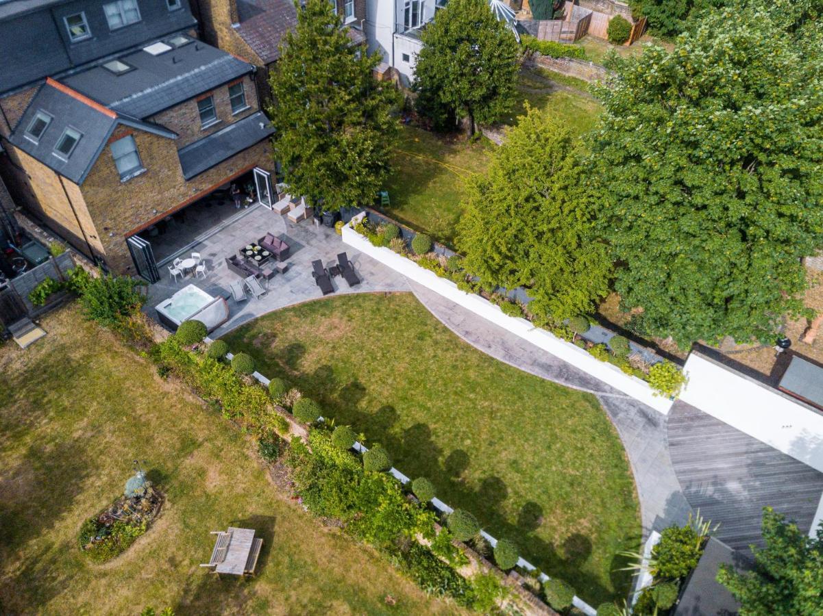 Dream House London With Gym, Cinema And Housekeeper Villa Ealing Eksteriør billede