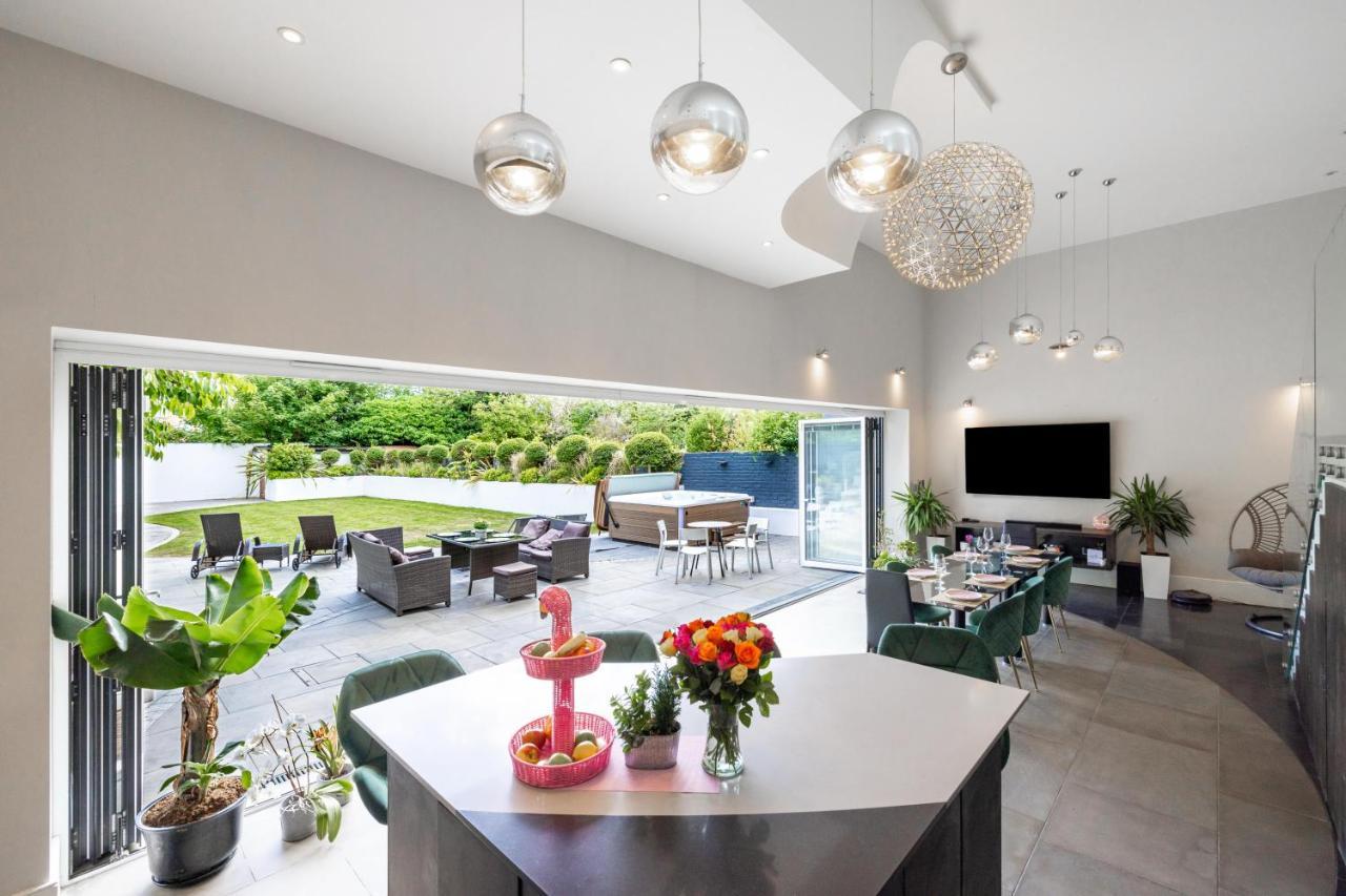 Dream House London With Gym, Cinema And Housekeeper Villa Ealing Eksteriør billede