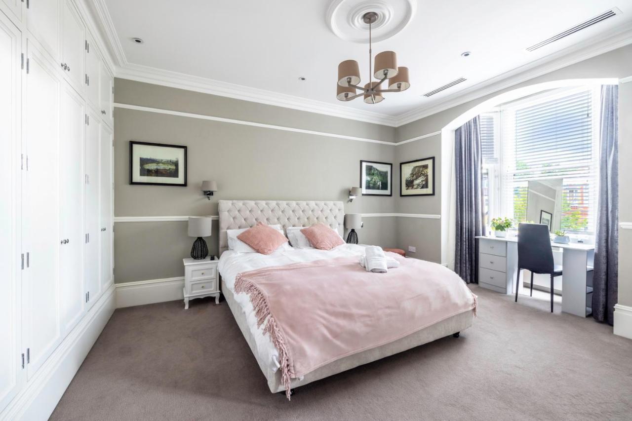 Dream House London With Gym, Cinema And Housekeeper Villa Ealing Eksteriør billede
