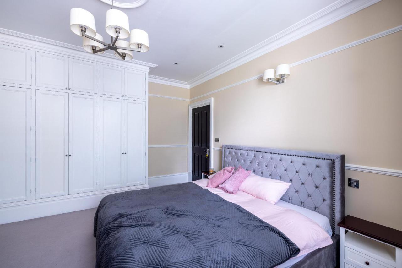 Dream House London With Gym, Cinema And Housekeeper Villa Ealing Eksteriør billede