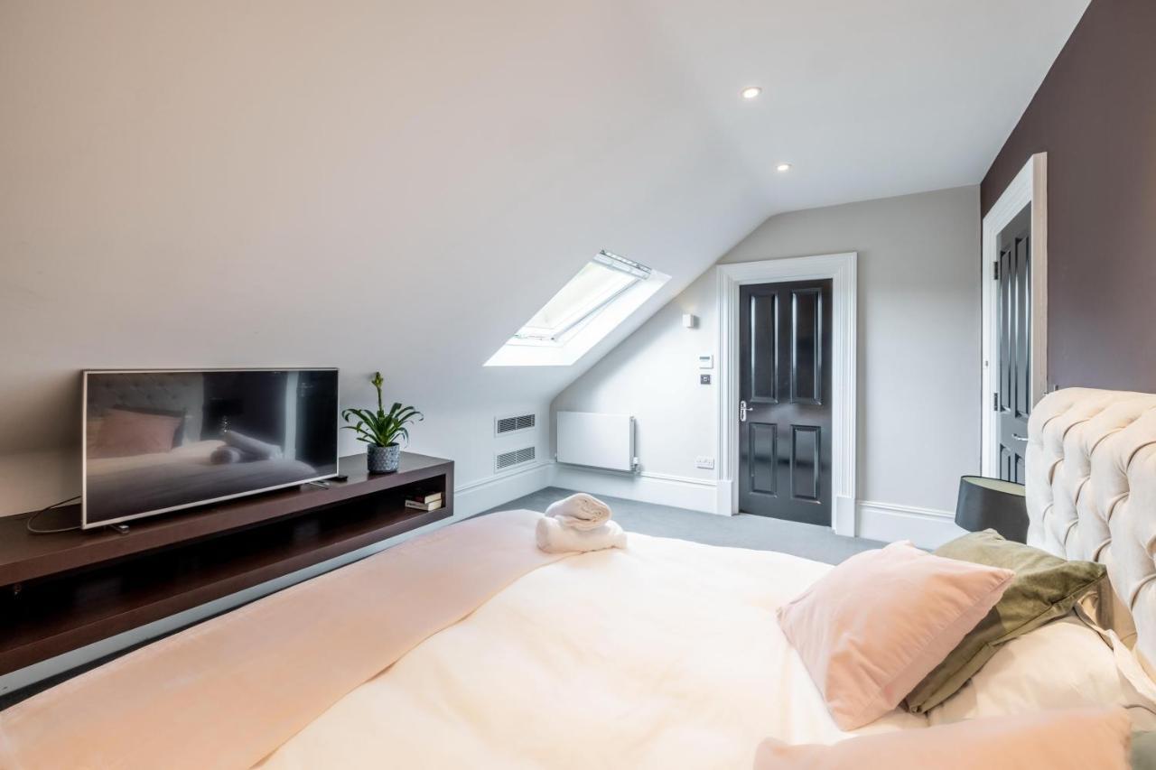 Dream House London With Gym, Cinema And Housekeeper Villa Ealing Eksteriør billede