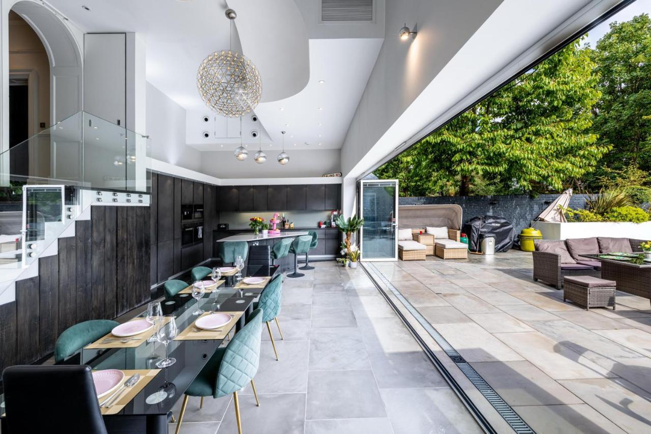Dream House London With Gym, Cinema And Housekeeper Villa Ealing Eksteriør billede