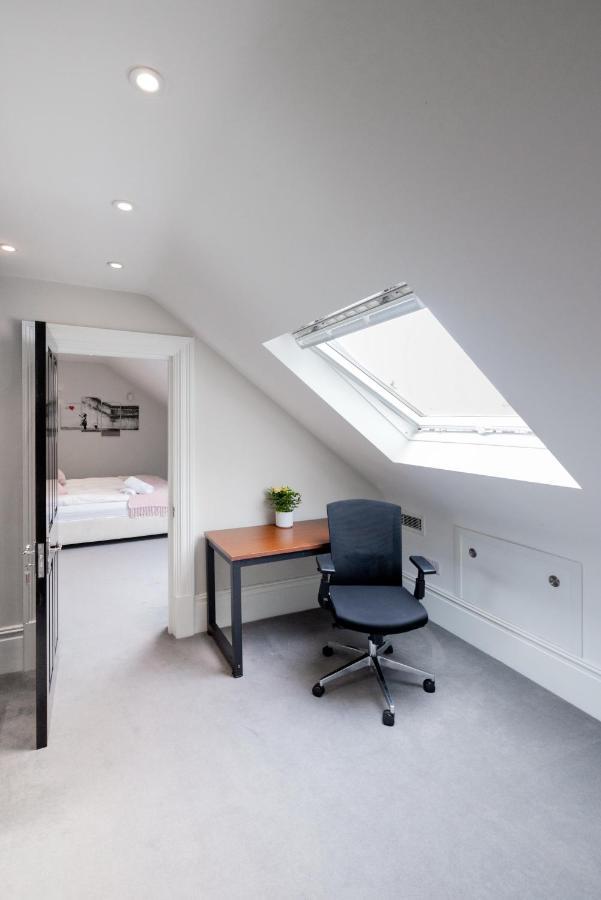 Dream House London With Gym, Cinema And Housekeeper Villa Ealing Eksteriør billede