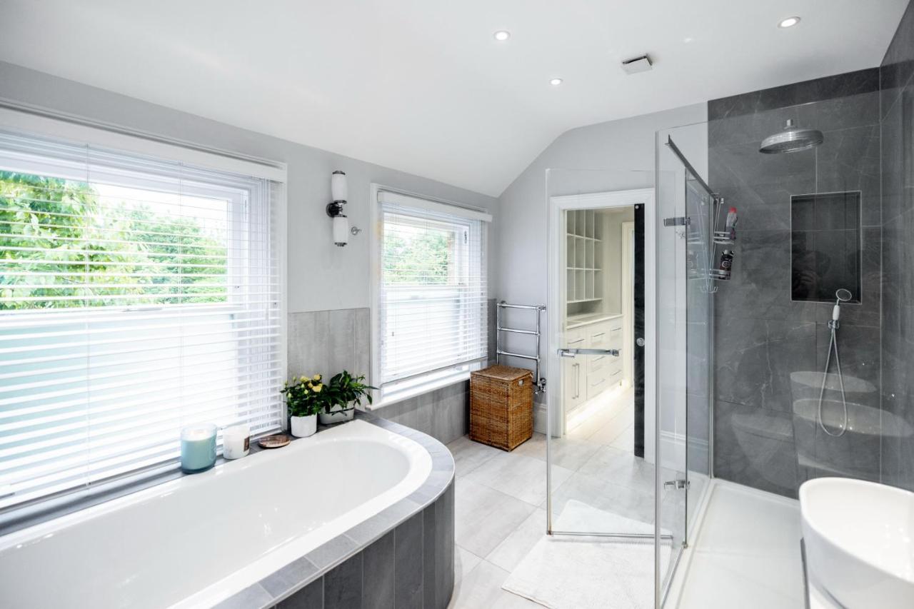 Dream House London With Gym, Cinema And Housekeeper Villa Ealing Eksteriør billede