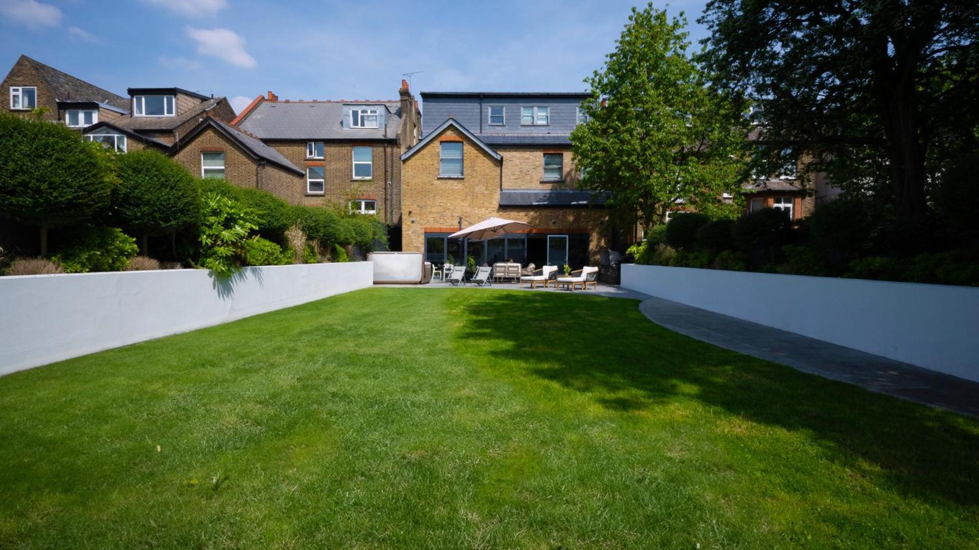 Dream House London With Gym, Cinema And Housekeeper Villa Ealing Eksteriør billede